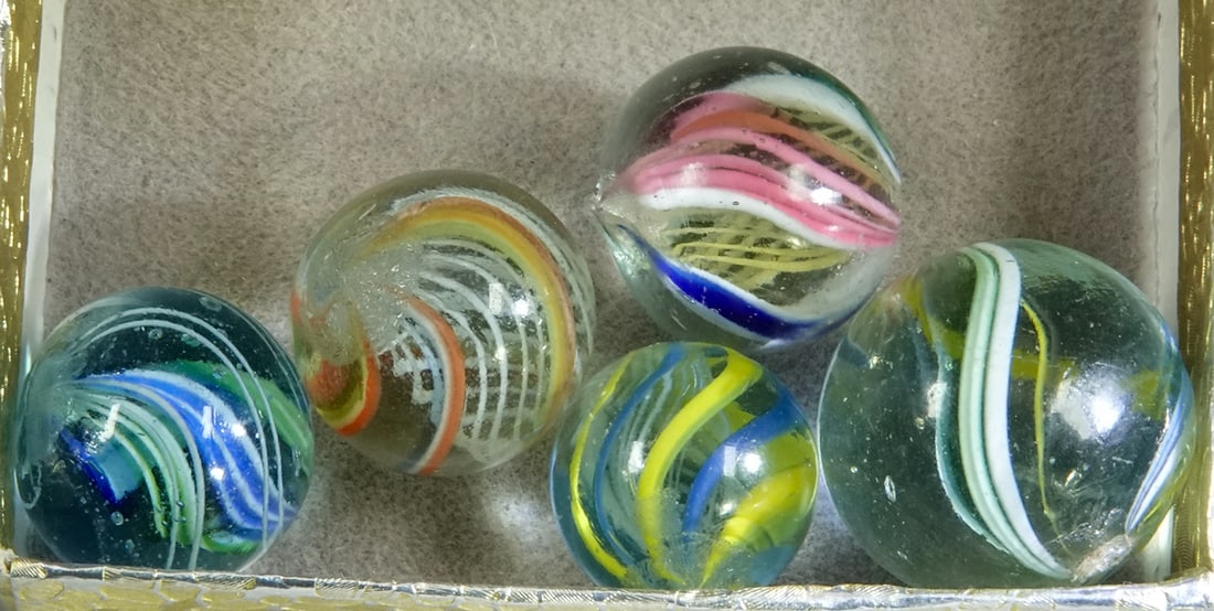 SWIRL, Assorted Core. 5 marbles. - 2