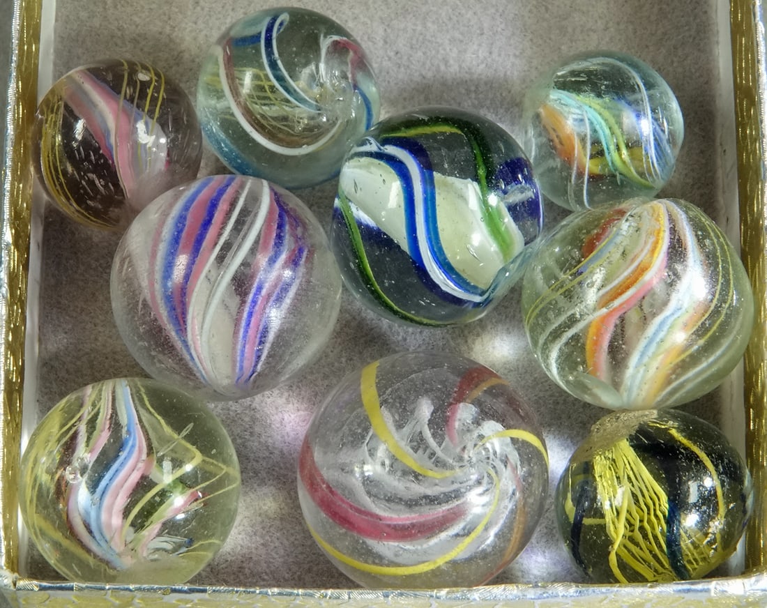SWIRL, Assorted Core. 9 marbles. - 2