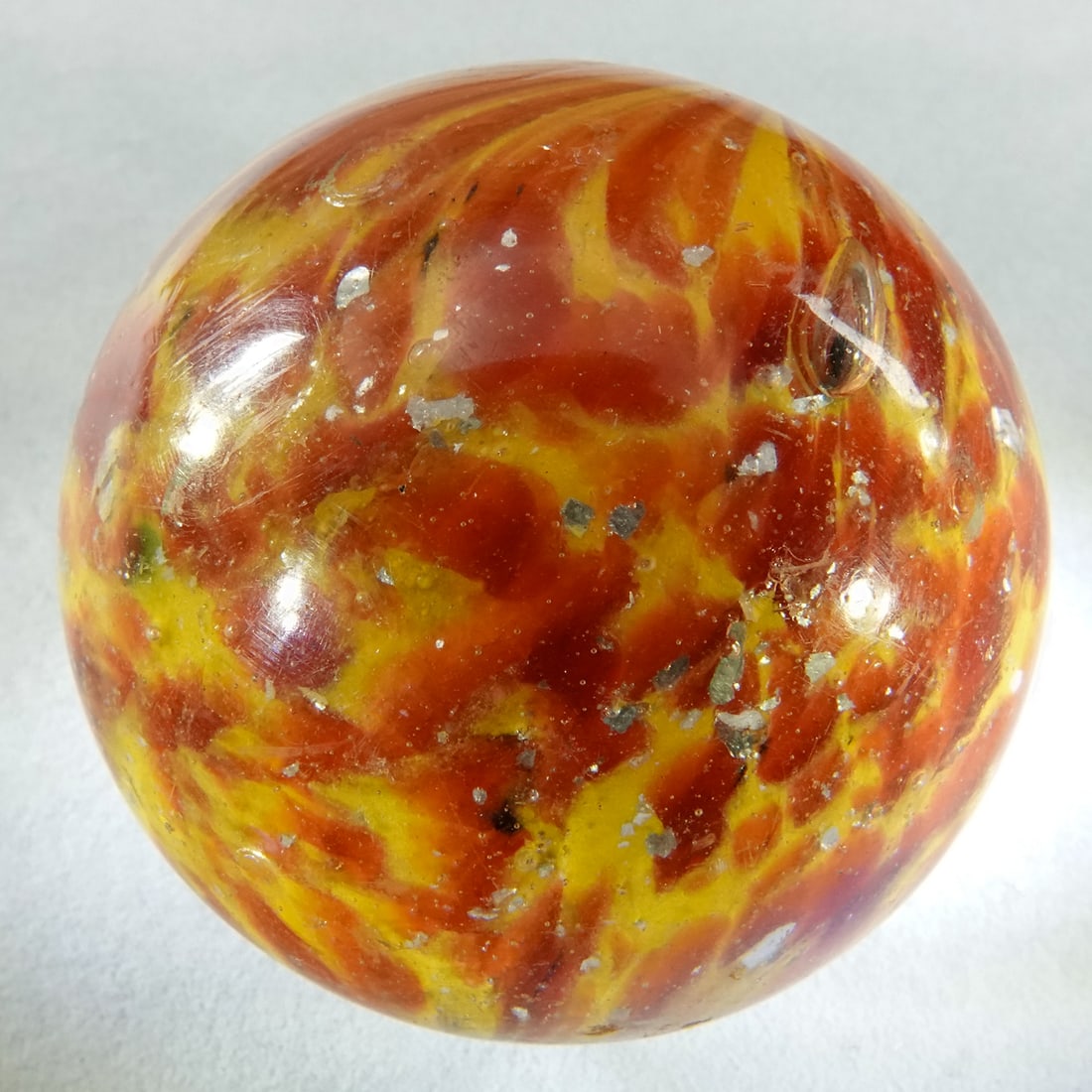 END OF DAY, Onionskin. With Mica. 2-7/16". Near Mint (8.5).: END OF DAY, Onionskin. Large Onionskin with Mica. Yellow core with pink skin. Overall sprinkling of mica, some larger pieces, heavier in several areas than others. Three very small chips on one side,