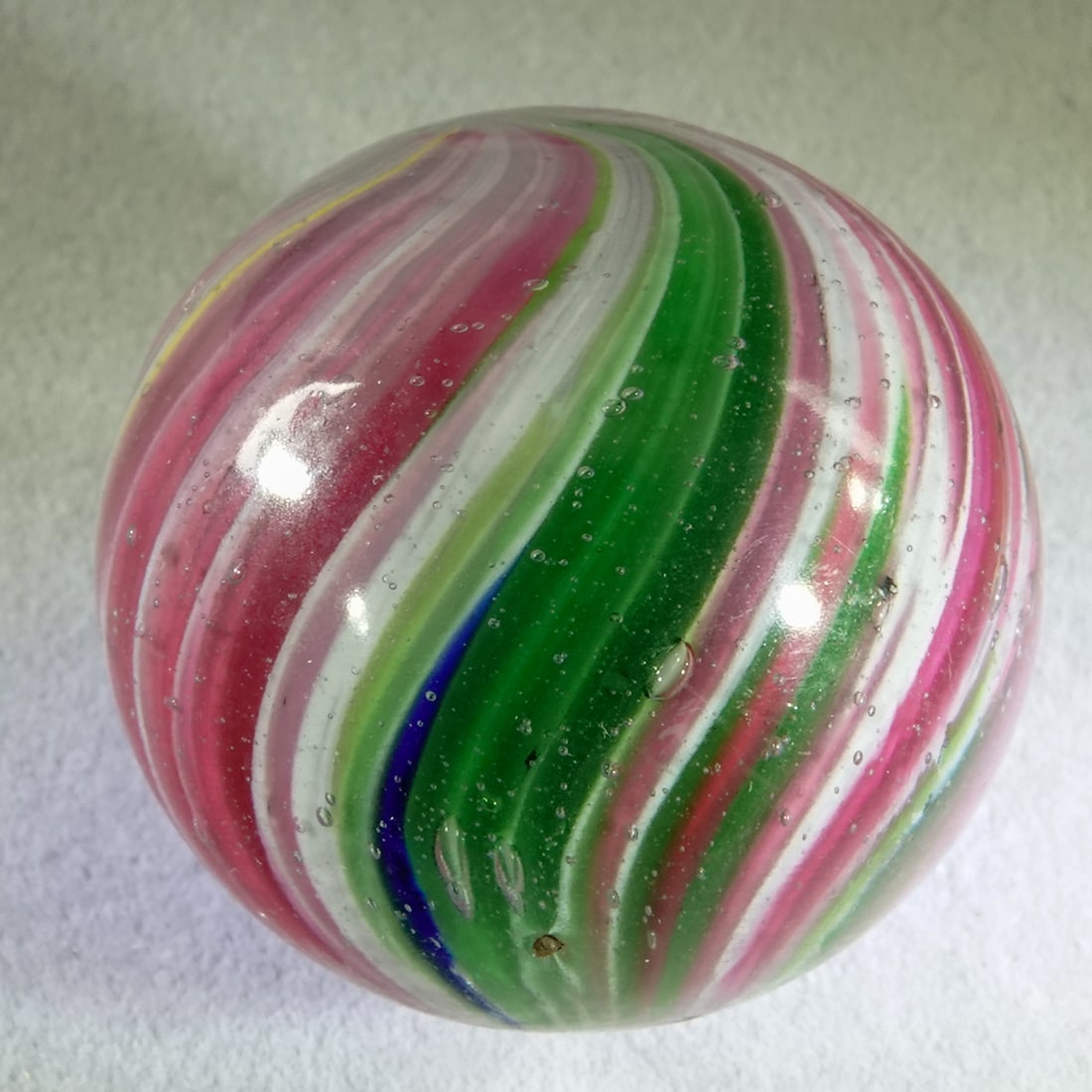 END OF DAY, Onionskin. 1-5/16". Mint (9.8).: END OF DAY, Onionskin. Great coloring on this marble. Faceted pontil. Surface in great shape. Germany, circa 1860-1920. Note: This lot is part of a consignment of a marble collection donated to the