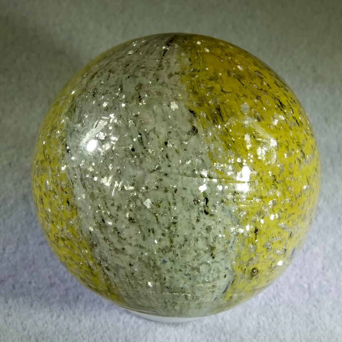 END OF DAY, Paneled Onionskin. Left-Twist with Mica. 1-3/16". Near Mint(+) (8.8). (1 of 8)