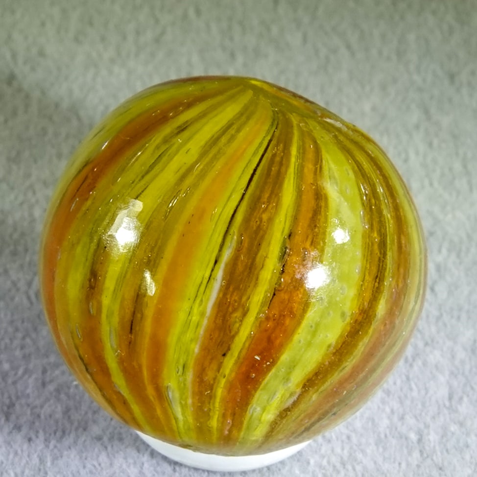 END OF DAY, Onionskin. 3/4". Mint (9.8).: END OF DAY, Onionskin. Pink skin on yellow core. Germany, circa 1860-1920. Note: This lot is part of a consignment of a marble collection donated to the LANL Foundation. For over 25 years, the LANL Fo