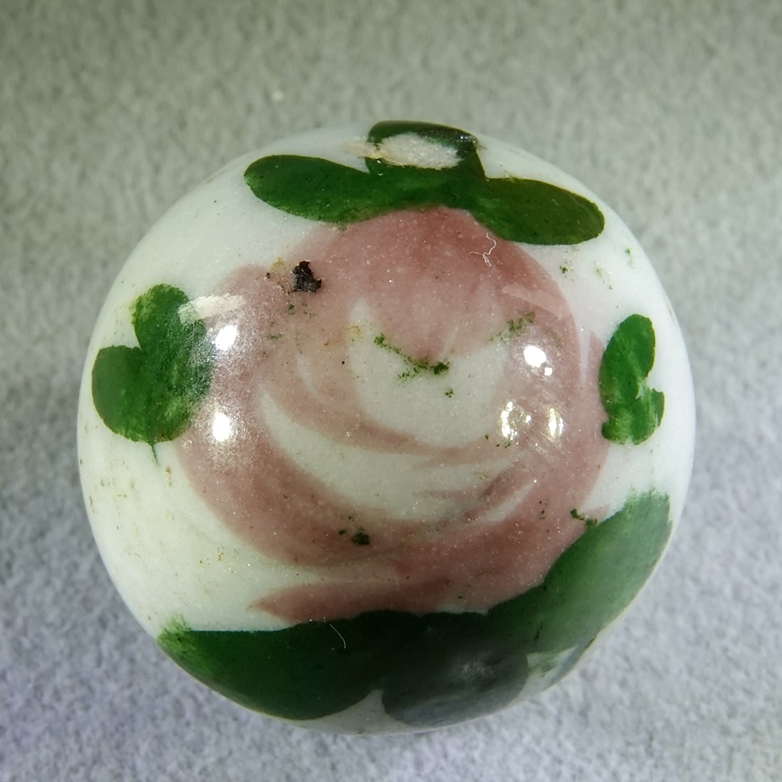 NON-GLASS HANDMADE, China. 3/4". Near Mint(+) (8.9).: NON-GLASS HANDMADE, China. Handpainted glazed China. Kings Rose China. One tiny chip. Germany, circa 1850-1920. 3/4". Near Mint(+) (8.9).