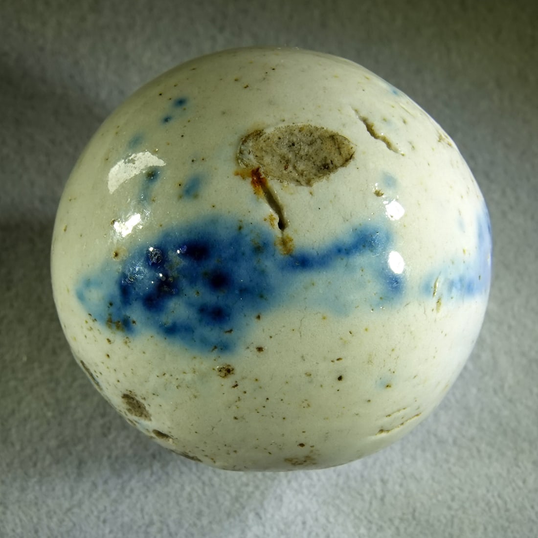 NON-GLASS HANDMADE, Stoneware. 1-1/16". Mint (9.5).: NON-GLASS HANDMADE, Stoneware. White surface with blue band sponged around equator. Likely American Marble and Toy Company of Akron Ohio, circa 1895-1905. 1-1/16". Mint (9.5).