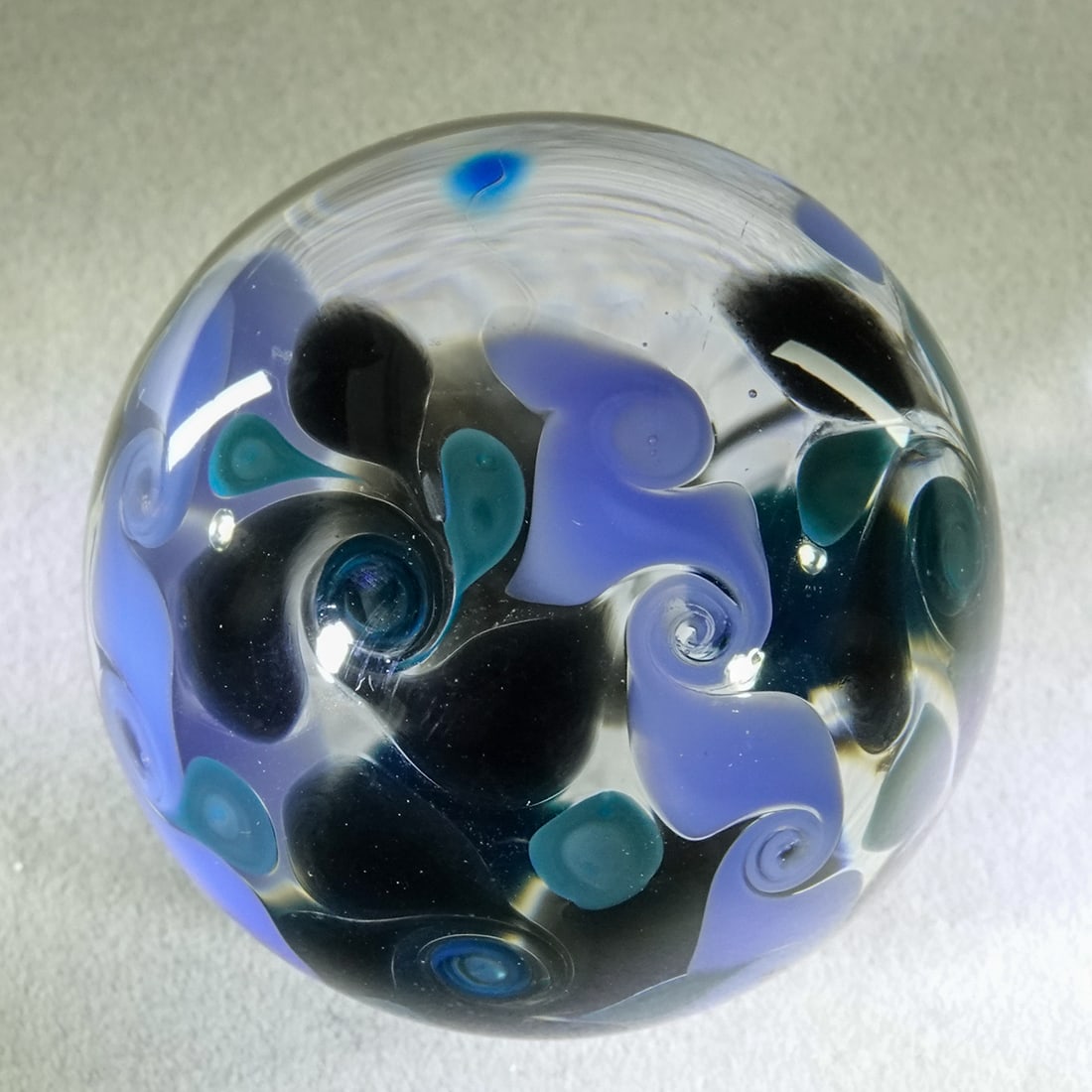 CONTEMPORARY HANDMADE, Raj Kommineni. 1-13/16". Mint (9.9).: CONTEMPORARY HANDMADE, Raj Kommineni. Clear Temari. Signed "RK 04". 1-13/16". Mint (9.9).