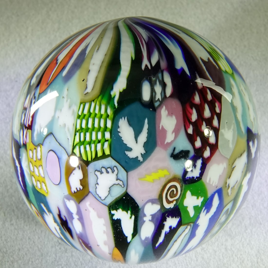CONTEMPORARY HANDMADE, Noble Effort Design. 1-5/8". Mint (9.9). (1 of 10)