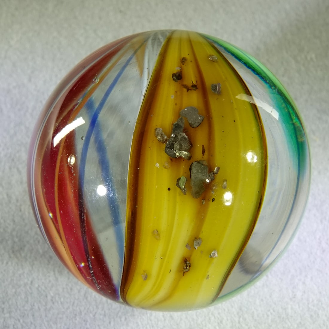 CONTEMPORARY HANDMADE, Gibson Glass. 1-9/16". Mint (9.9). (1 of 7)