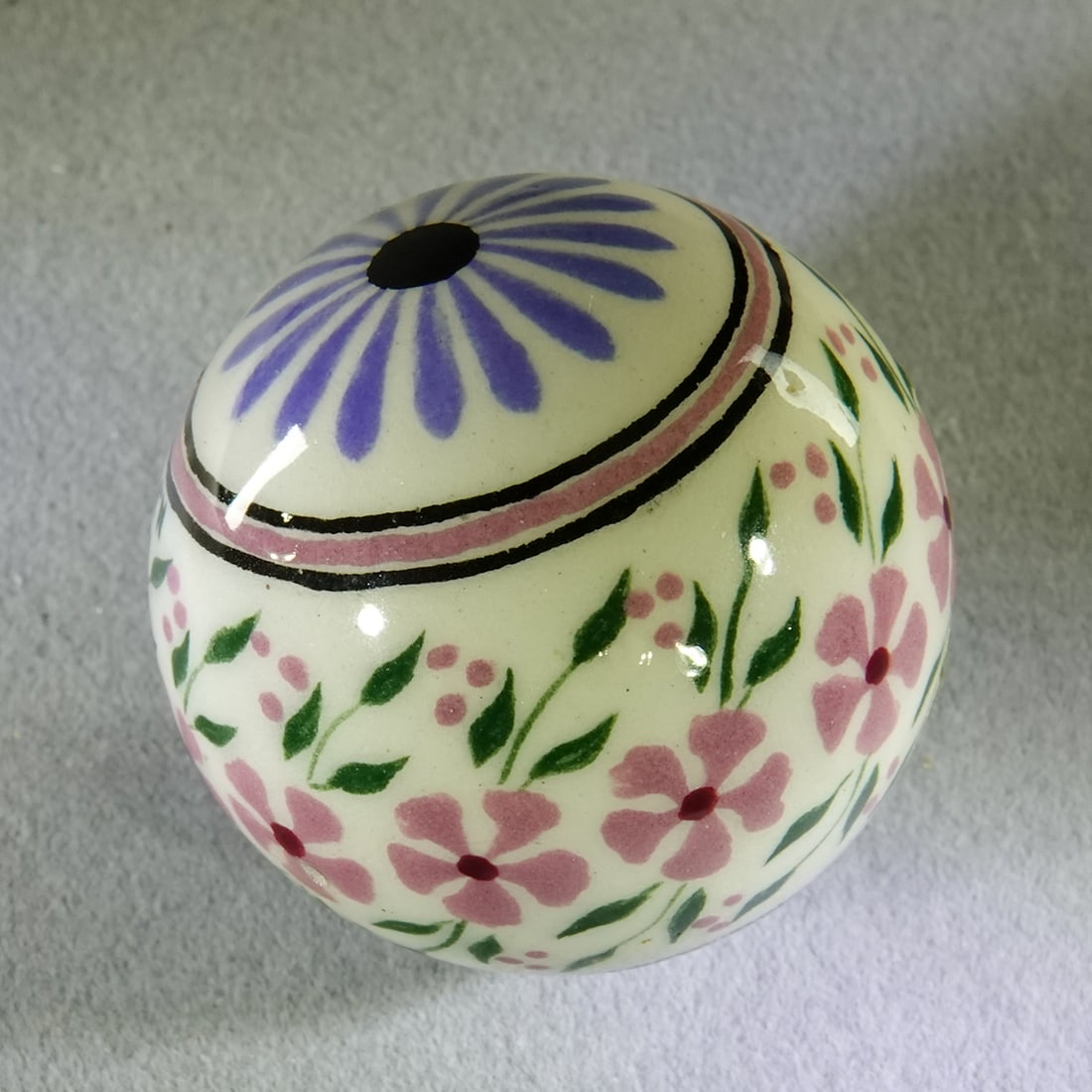 CONTEMPORARY HANDMADE, Nadine Macdonald. 1-3/8". Mint (9.9). (1 of 7)