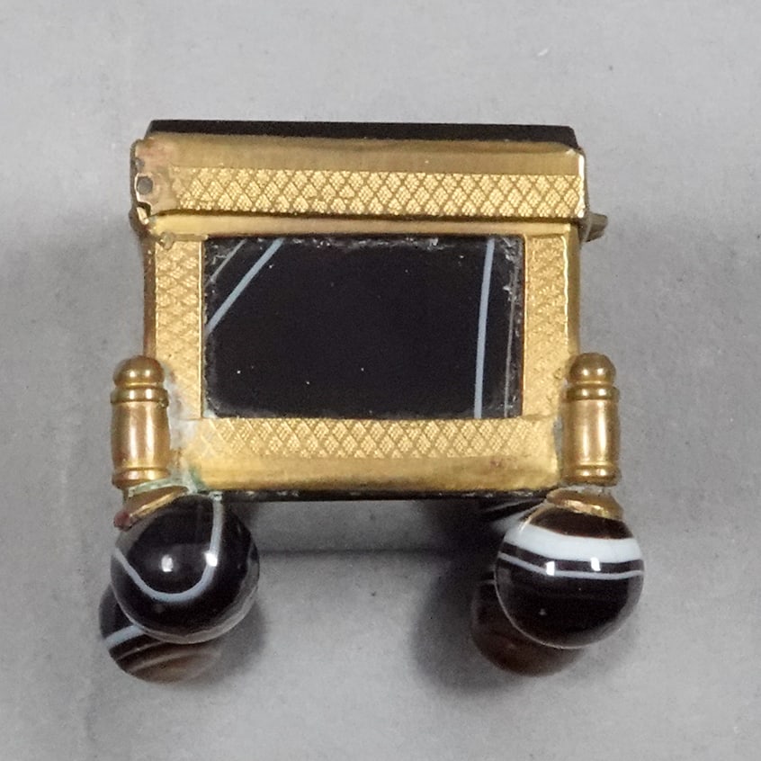 MISCELLANEOUS, Objet d'Vertu. Agate Casket. - 2