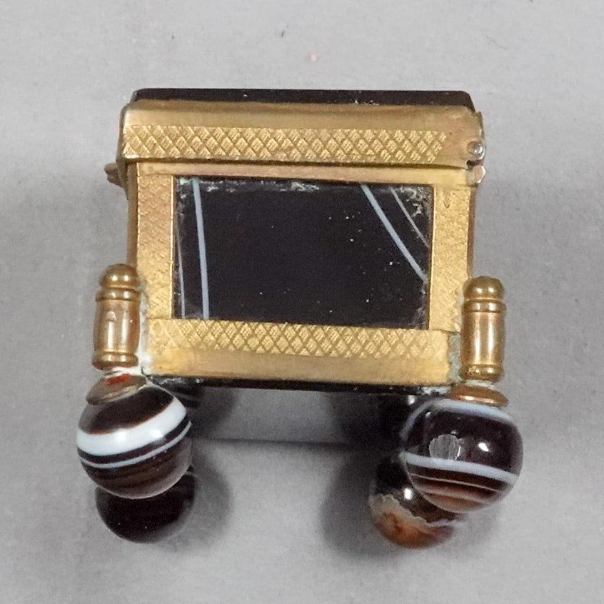 MISCELLANEOUS, Objet d'Vertu. Agate Casket. - 4