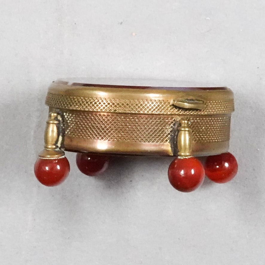 MISCELLANEOUS, Objet d'Vertu. Agate Snuff Box with feet. - 3