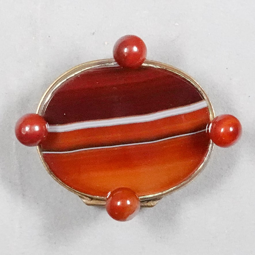 MISCELLANEOUS, Objet d'Vertu. Agate Snuff Box with feet. - 5