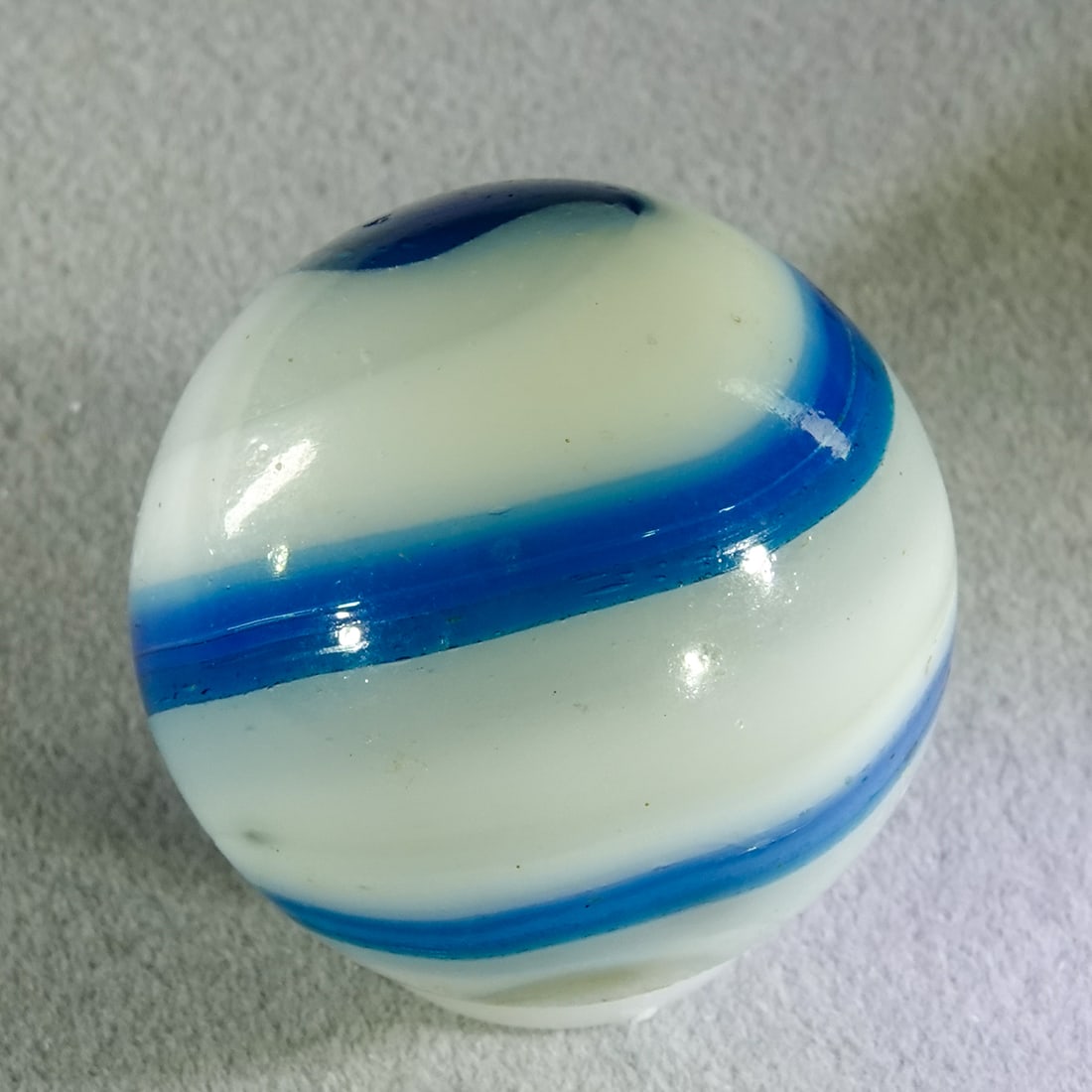 TRANSITIONAL, Crease Pontil. 1-1/16". Mint(-) (9.0). - 2