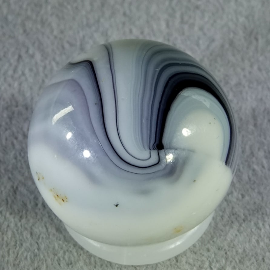 CHRISTENSEN AGATE COMPANY, Striped Opaque. 19/32". Near Mint(+) (8.9). (1 of 7)