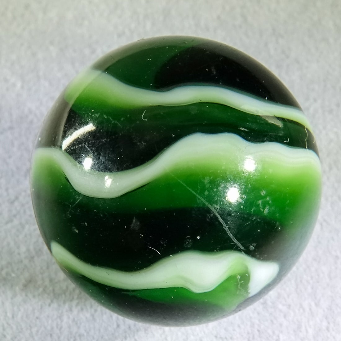 AKRO AGATE COMPANY, Corkscrew. 31/32". Mint (9.7). (1 of 6)