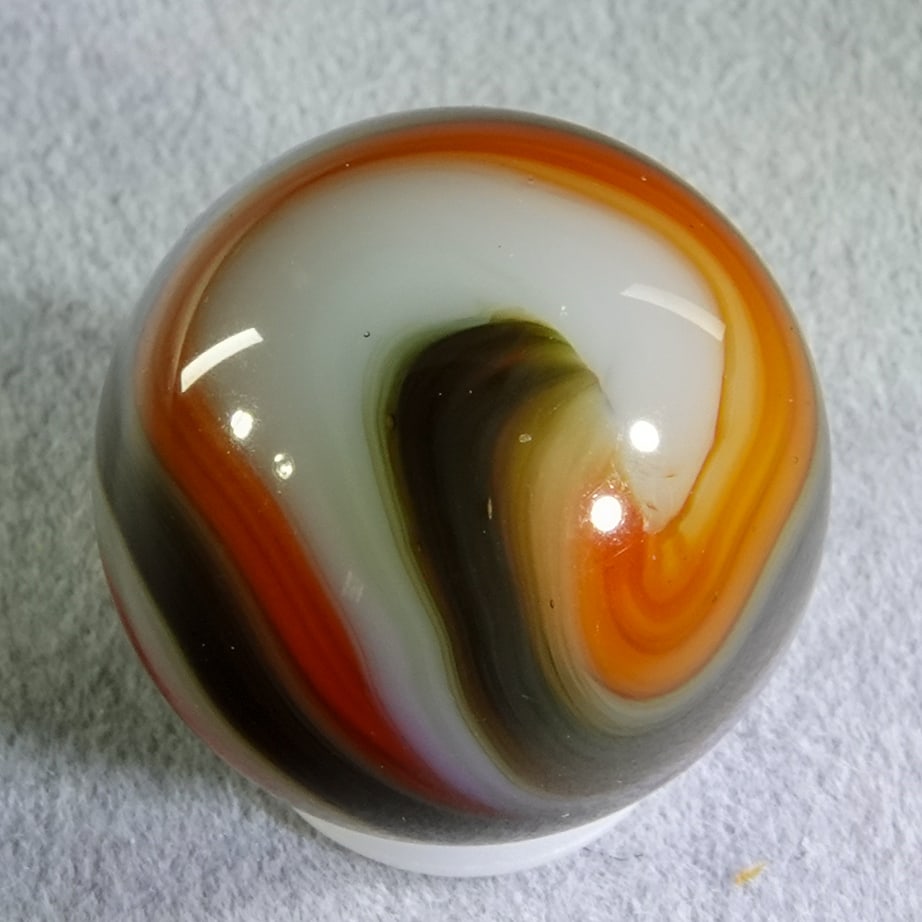 AKRO AGATE COMPANY, Corkscrew. 23/32". Mint (9.9). (1 of 7)