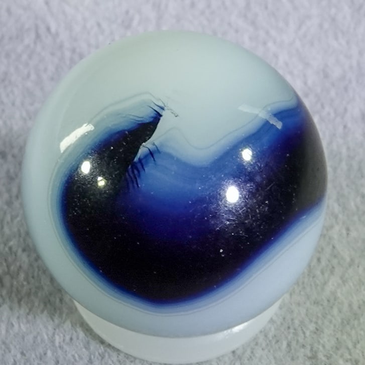 AKRO AGATE COMPANY, Corkscrew. 5/8". Mint (9.9). (1 of 7)