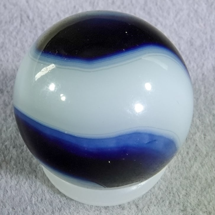 AKRO AGATE COMPANY, Corkscrew. 5/8". Mint (9.9). - 2