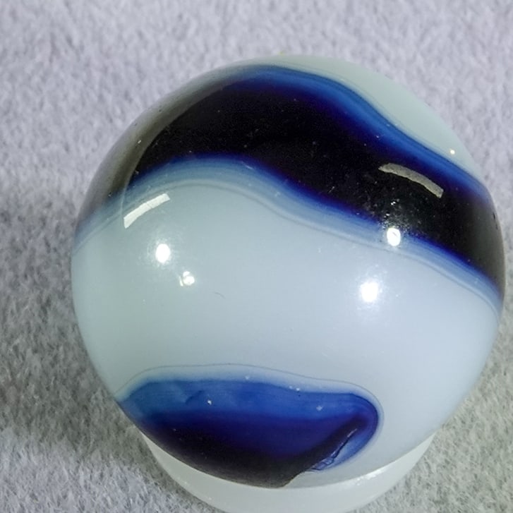AKRO AGATE COMPANY, Corkscrew. 5/8". Mint (9.9). - 3