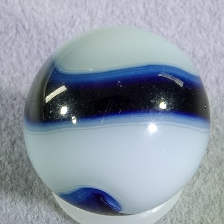 AKRO AGATE COMPANY, Corkscrew. 5/8". Mint (9.9). - 4
