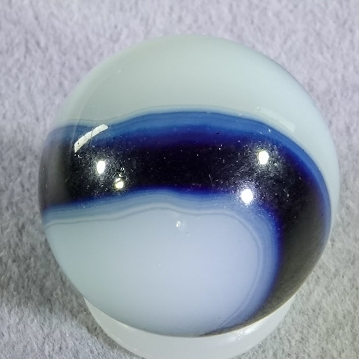 AKRO AGATE COMPANY, Corkscrew. 5/8". Mint (9.9). - 5