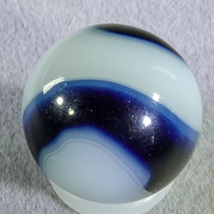 AKRO AGATE COMPANY, Corkscrew. 5/8". Mint (9.9). - 6