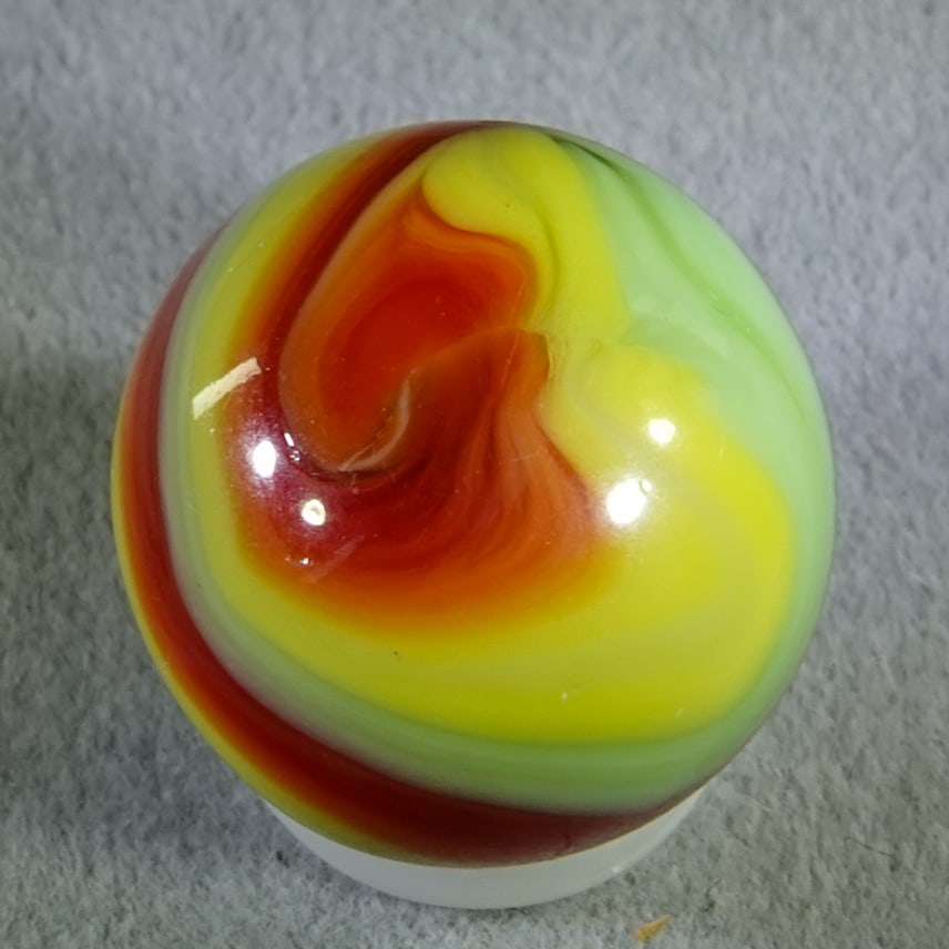 AKRO AGATE COMPANY, Corkscrew. 21/32". Mint (9.9). (1 of 7)