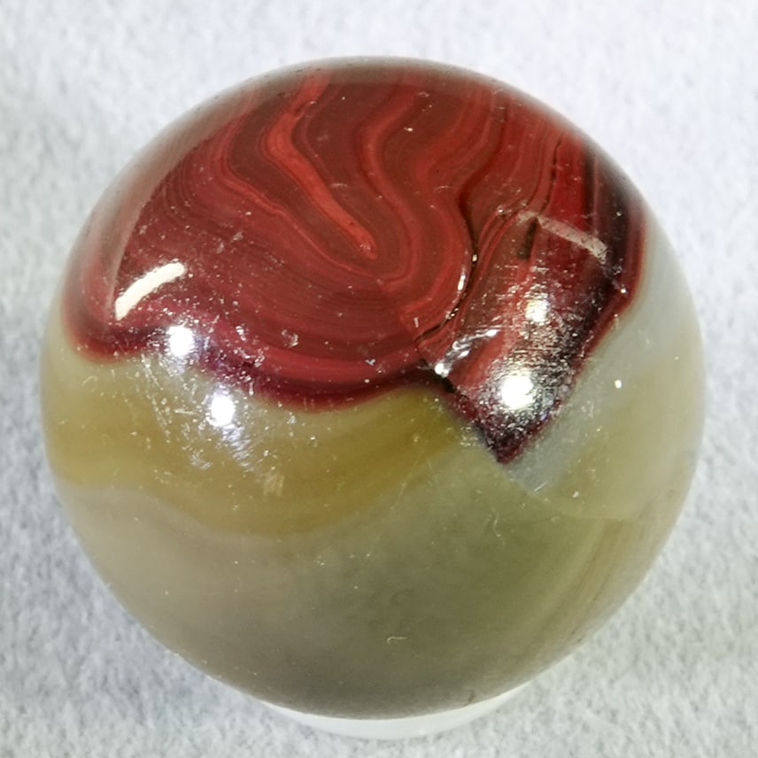 AKRO AGATE COMPANY, Chocolate Oxblood. 3/4". Mint(-) (9.1). (1 of 6)