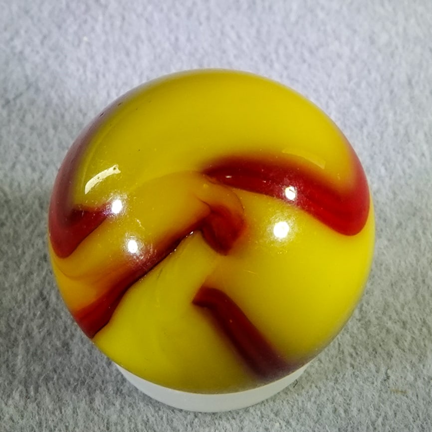 PELTIER GLASS COMPANY, National Line Rainbo.Ruby Bee. 5/8". Mint (9.9). (1 of 7)