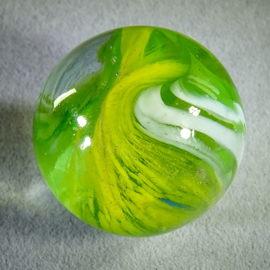 VACOR DE MEXICO, Atmosphere. 1". Mint (9.9).: VACOR DE MEXICO, Atmosphere. Nice example. Nice colors in this one. Mexico, circa 1995-2000. 1". Mint (9.9).