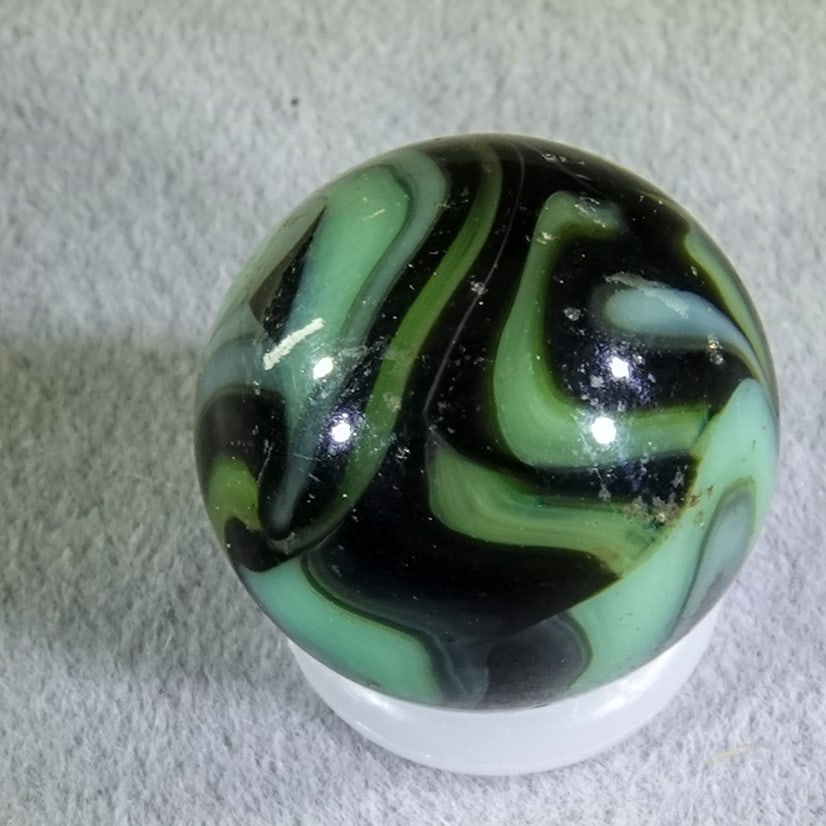 ALLEY AGATE COMPANY, Swirl.Pistachio. 19/32". Mint (9.9). (1 of 7)