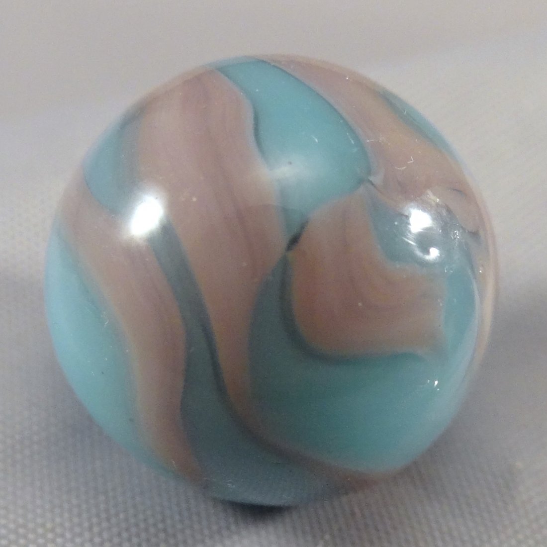 Marbles: Lot 7.  ALLEY AGATE CO, Swirl. NM(+) (8.9). (1 of 4)