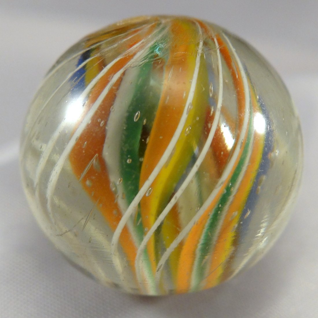 Marbles: Lot 13.  SWIRL, Divided Core. NM(+) (8.9). 1". (1 of 4)