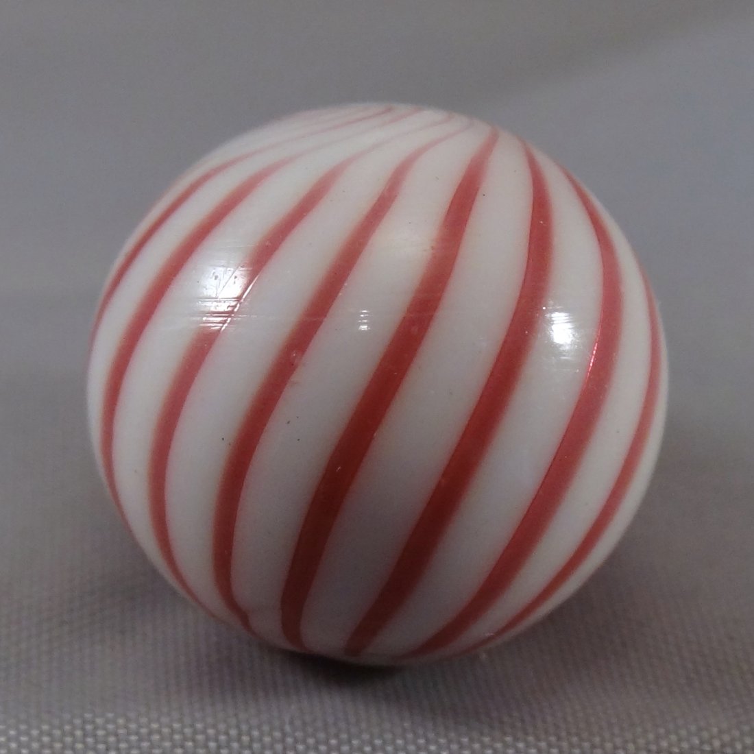 Marbles: Lot 55.  HANDMADE, Clambroth. Mint (9.9). (1 of 4)