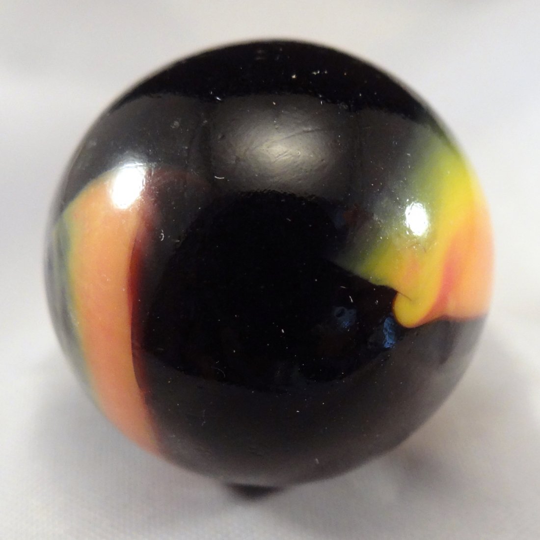 Marbles: Lot 83.  PELTIER, Nova. Mint (9.9). 29/32". (1 of 4)