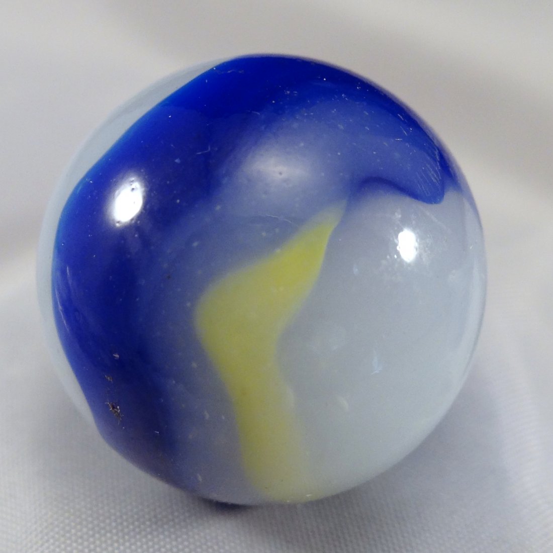 Marbles: Lot 110.  AKRO, Corkscrew. Mint (9.8). 31/32". (1 of 3)