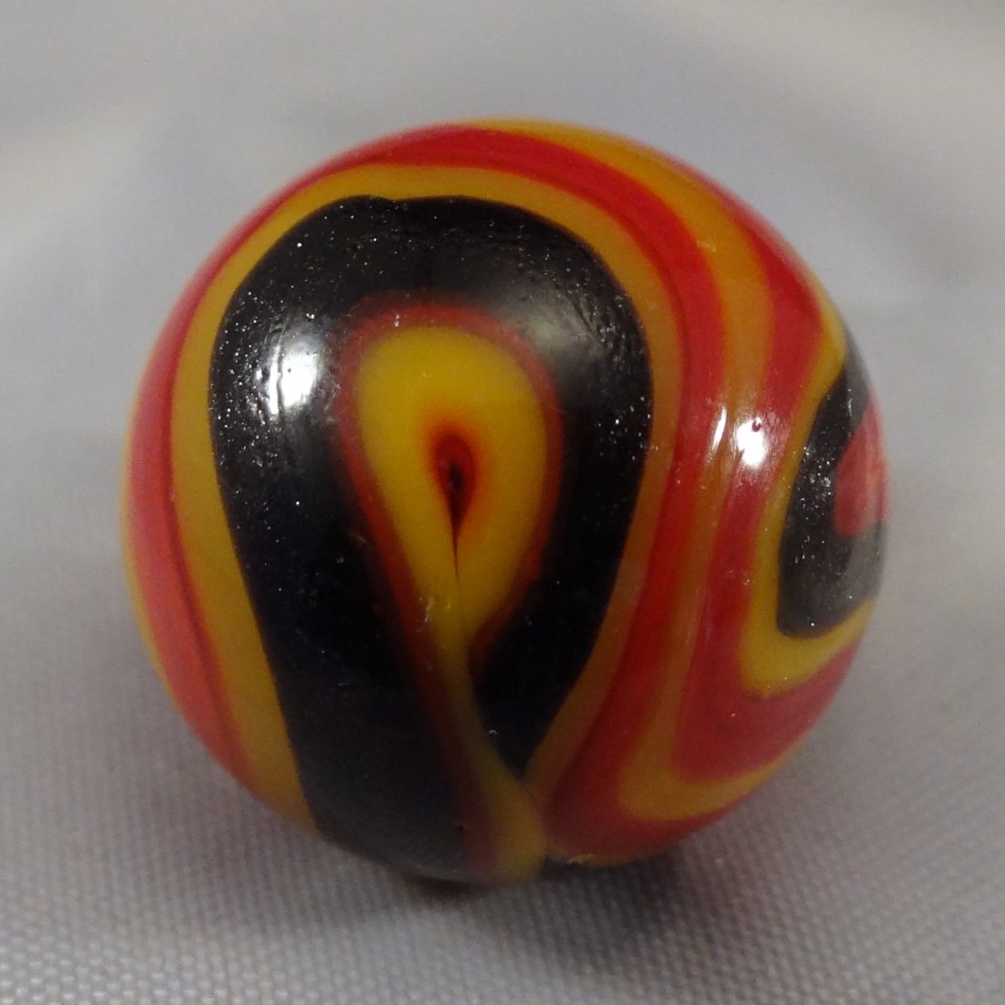 Marbles: Lot 115.  PELTIER, Golden Rebel. Mint(-) (1 of 6)