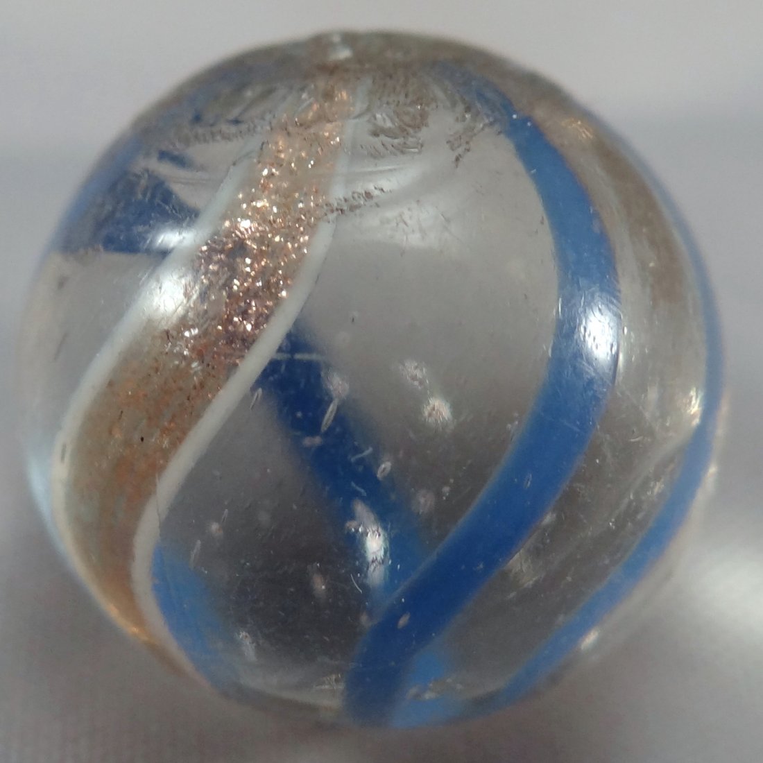 Marbles: Lot 189.  LUTZ, Banded. Mint (9.9). 5/8". (1 of 4)