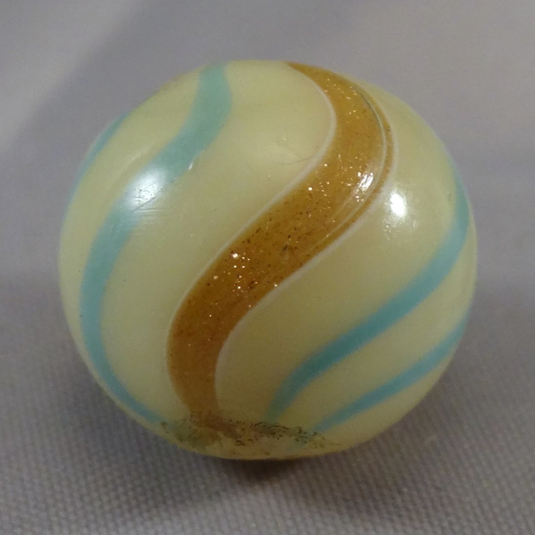 Marbles: Lot 217.  LUTZ, Banded. Mint(-) (9.1). 9/16". (1 of 6)