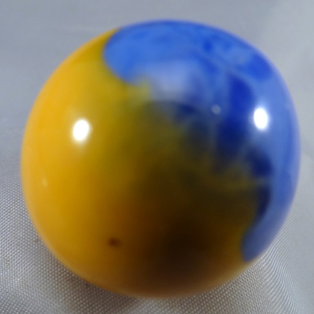 . Akro Agate Company. Patch. Claudia. 1-3/16". M (1 of 6)