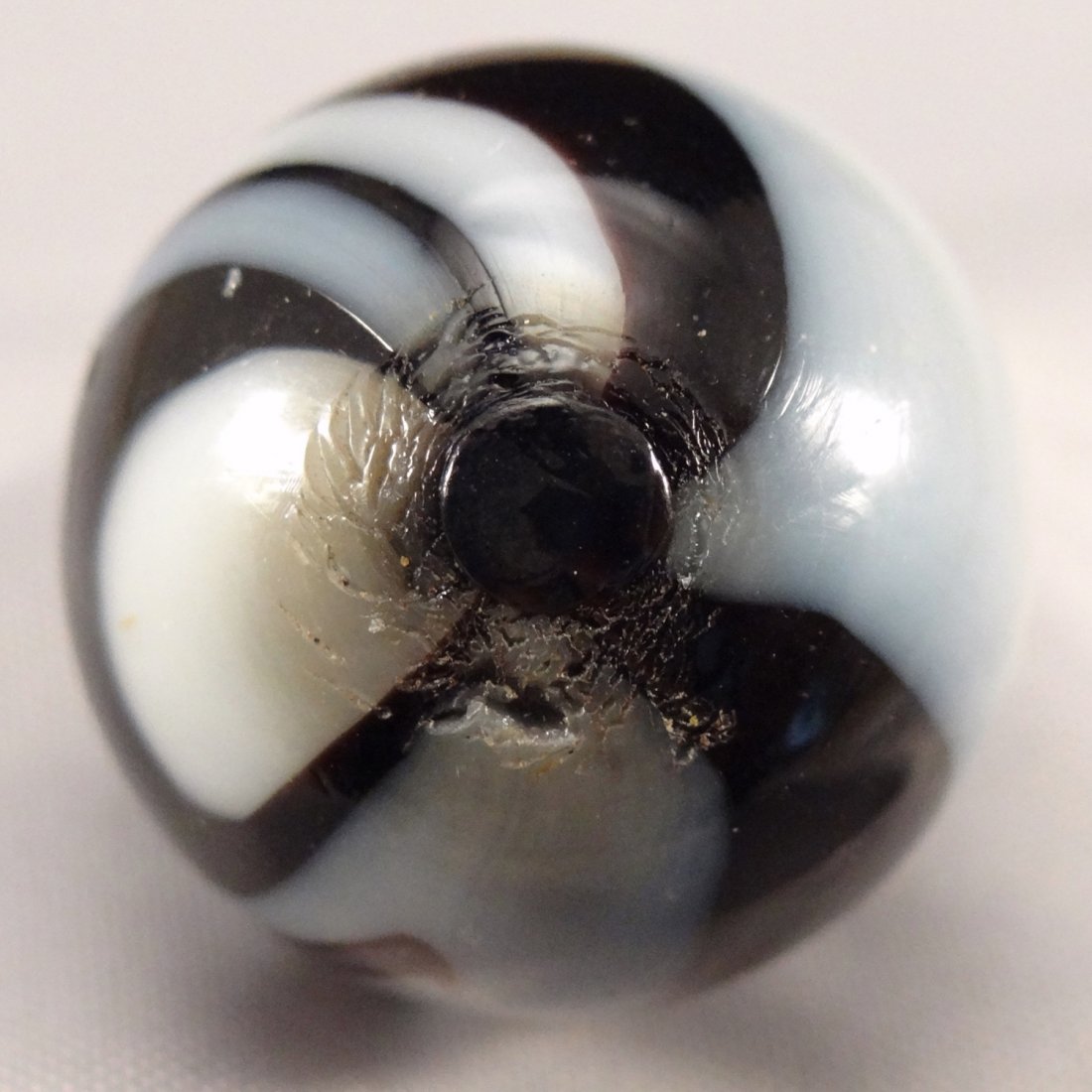 . Transitional. Ground Pontil. 27/32". M 9.5 (1 of 4)