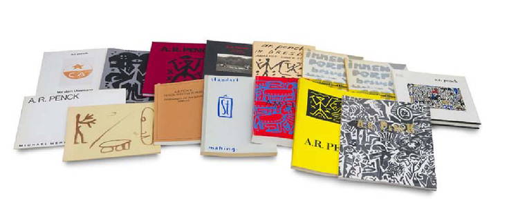 A.R. (d.i. Ralf Winkler) Penck Sammlung von 26: Künstlerbücher A.R. (d.i. Ralf Winkler) Penck Sammlung von 26 Ausstellungskatalogen und Werkverzeichnissen zu A.R. Penck. Teilweise mit eigenh. Signaturen und Widmungen von Penck. Enthält: penck. 9