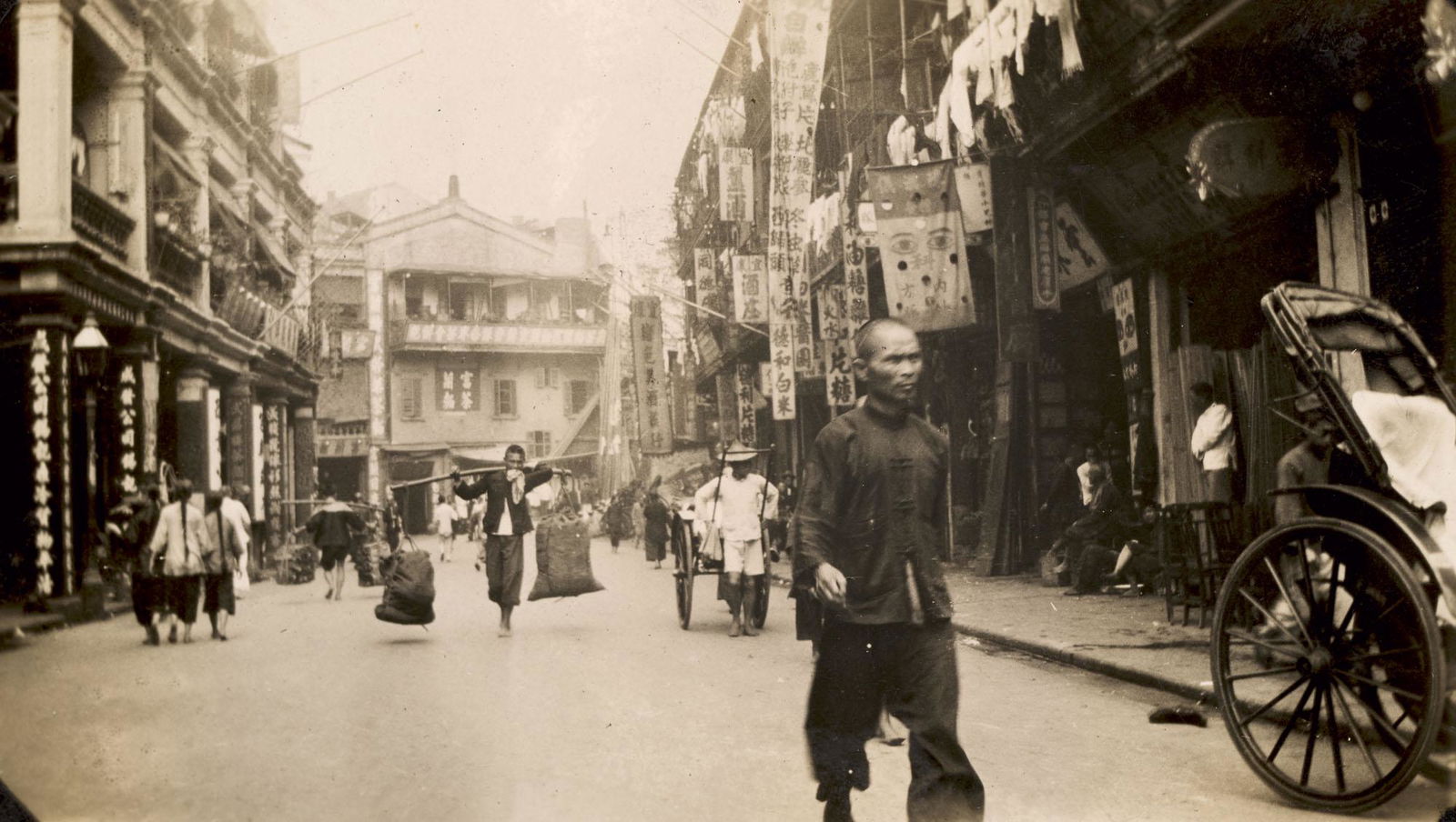 Album einer Weltreise mit über 180 Original-Photographien. Um 1920. Vintages, versch. (1 of 3)