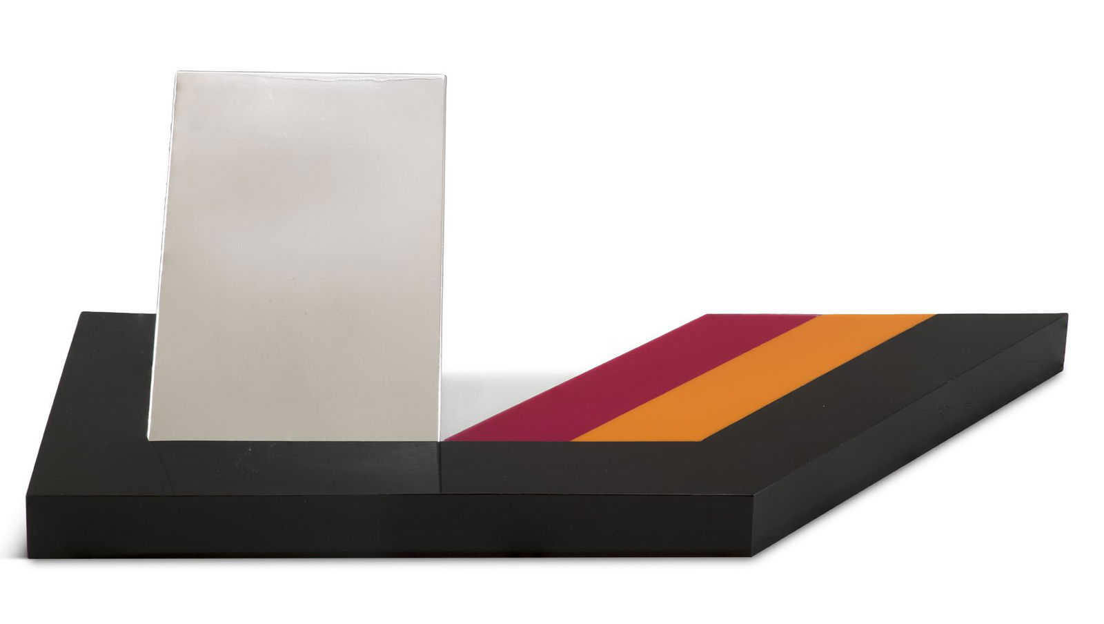 Peter Phillips Wedge. 1967. Multiple aus verchromtem Stahl und farbigen Plexiglas. 69 x 25 x 25 cm.: Phillips, Peter Wedge. 1967. Multiple aus verchromtem Stahl und farbigen Plexiglas. 69 x 25 x 25 cm. Verso mit Etikett, dort signiert, nummeriert sowie typografisch datiert und betitelt und mit den Ed