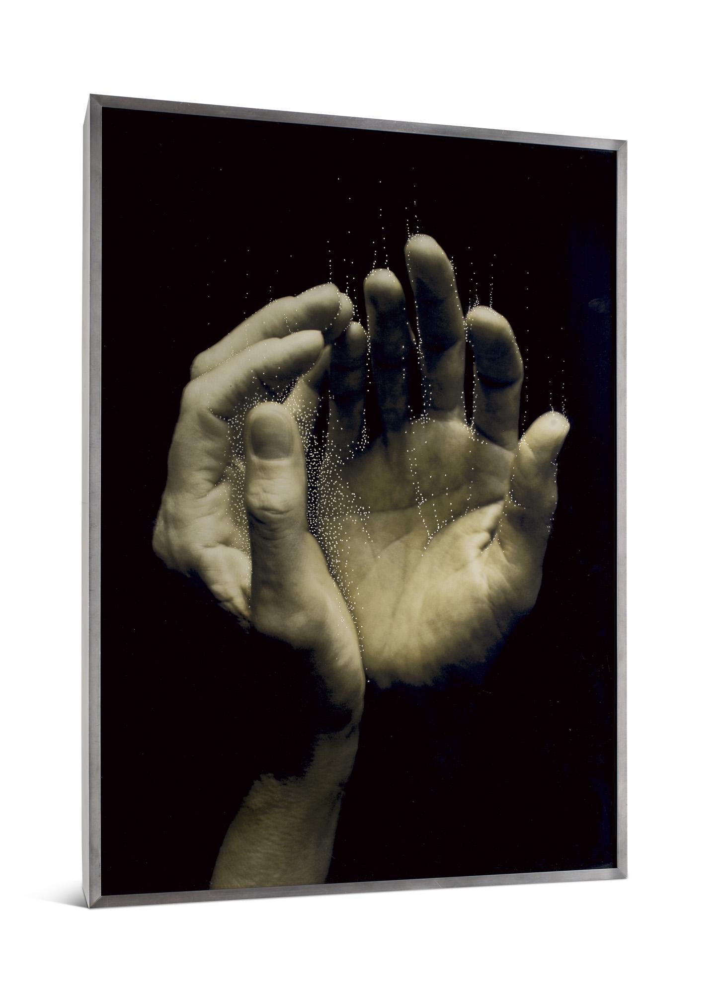 Daniele Buetti o.T. 2002. Perforierter C-Print eingelassen unter Plexiglas in Metall-Leuchtkasten.: Buetti, Daniele o.T. 2002. Perforierter C-Print eingelassen unter Plexiglas in Metall-Leuchtkasten. Unikat. 70 x 50 x 10 cm. Mit zugehörigem Kabel und Stecker. - Das Metall technikbedingt fingerf