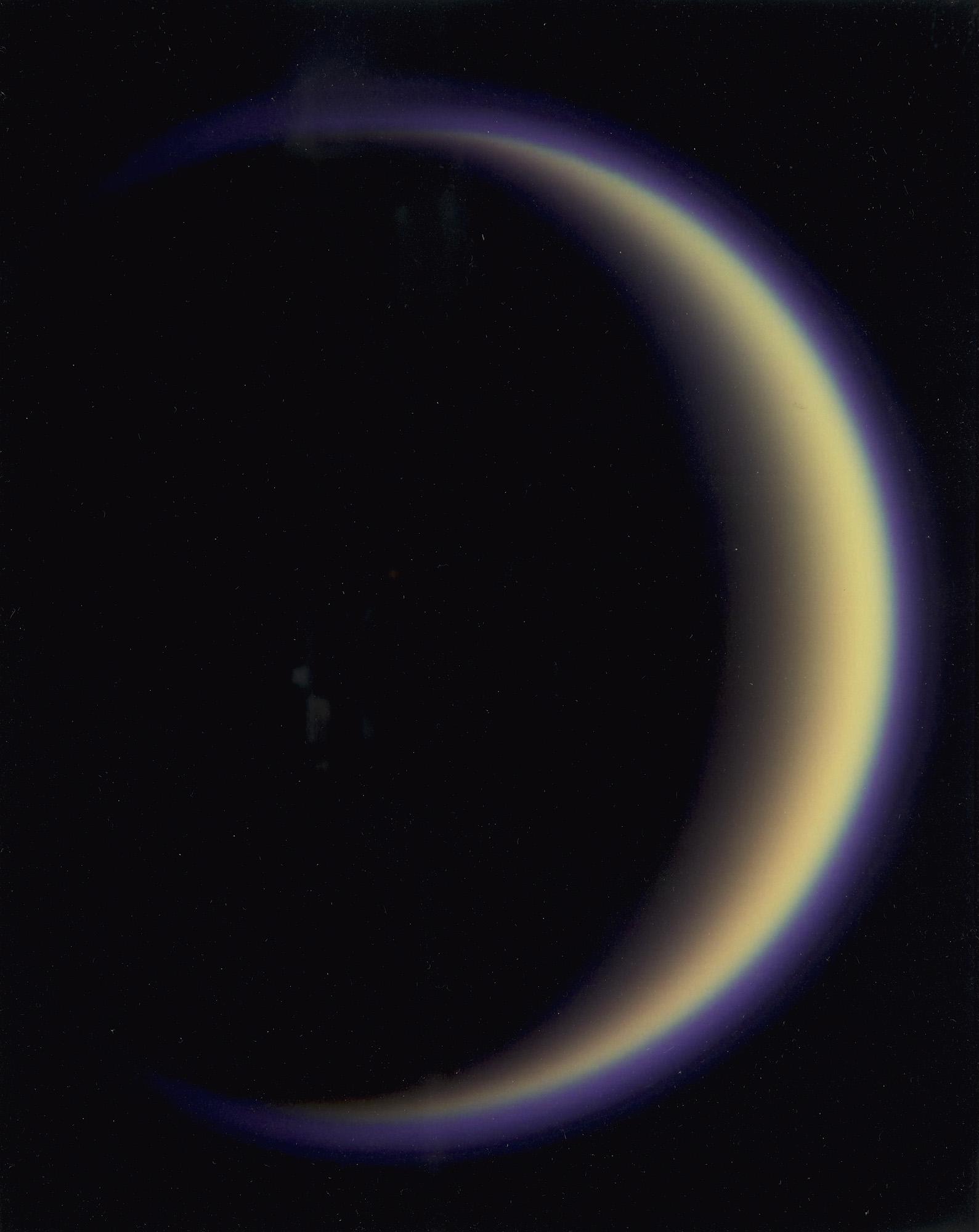 Thomas Ruff Titan. 2006. C Print auf Photopapier. 22 x 28,5 cm (Sichtmaß). Voll unter: Zeitgenössische Kunst Ruff, Thomas Titan. 2006. C Print auf Photopapier. 22 x 28,5 cm (Sichtmaß). Voll unter Passepartout montiert und unter Glas gerahmt (ungeöffnet). Verso mit Sichtfe