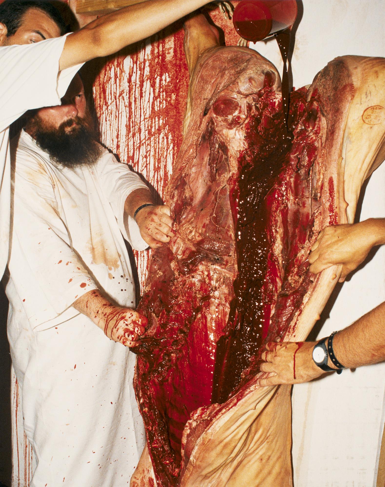 Hermann Nitsch o.T. (100. Aktion, Schloss Prinzendorf). 1998. C-Print auf Agfa Photopapier. 49,6 x: Wiener Aktionismus Nitsch, Hermann o.T. (100. Aktion, Schloss Prinzendorf). 1998. C-Print auf Agfa Photopapier. 49,6 x 39,6 cm. Verso signiert, datiert und ortsbezeichnet "Prinzendorf". - Punktuell mi