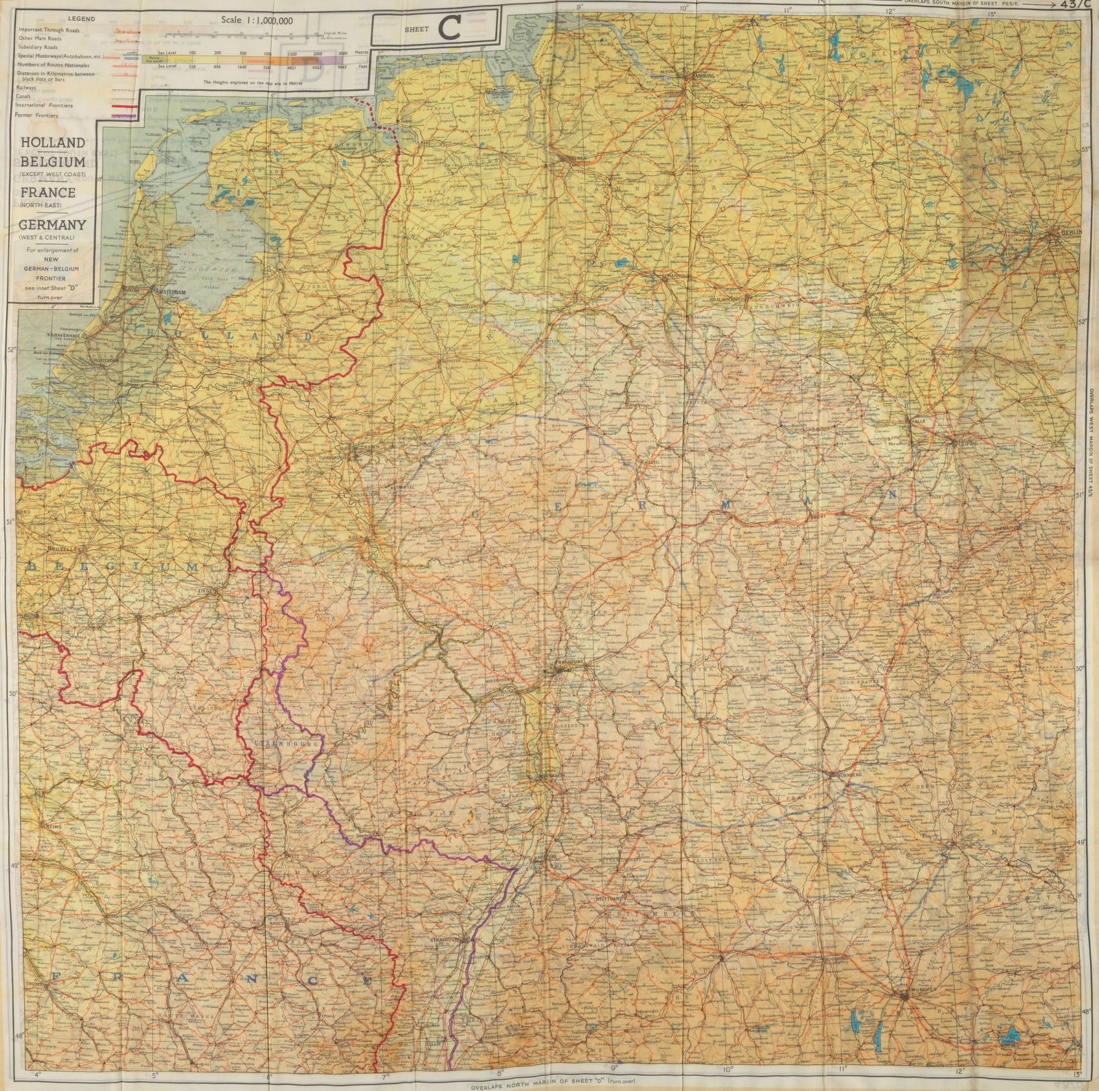 Großformatige Fluchtkarte von West-Europa auf Seide. Sheet C u. Sheet D. Wohl Groß: 2. Weltkrieg Großformatige Fluchtkarte von West-Europa auf Seide. Sheet C u. Sheet D. Wohl Großbritannien, um 1942. Farbdruck auf Seide, beidseitig gestaltet. Maße aufgefaltet: 73 x 73
