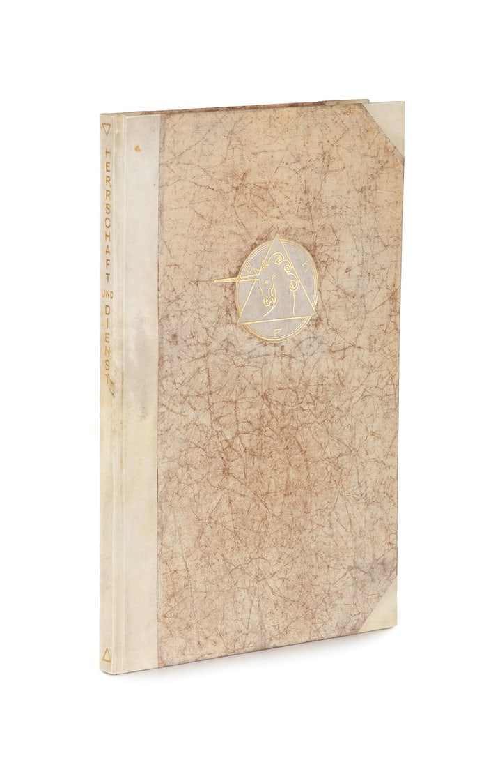 Friedrich Wolters Herrschaft und Dienst. Mit doppelblattgr. ill. Titel, Buchschmuck und Ausstattung: Einhorn-PresseWolters, FriedrichHerrschaft und Dienst. Mit doppelblattgr. ill. Titel, Buchschmuck und Ausstattung von Melchior Lechter. Berlin, Einhorn-Presse Otto von Holten, 1909. 67 S., 1 Bl. Folio