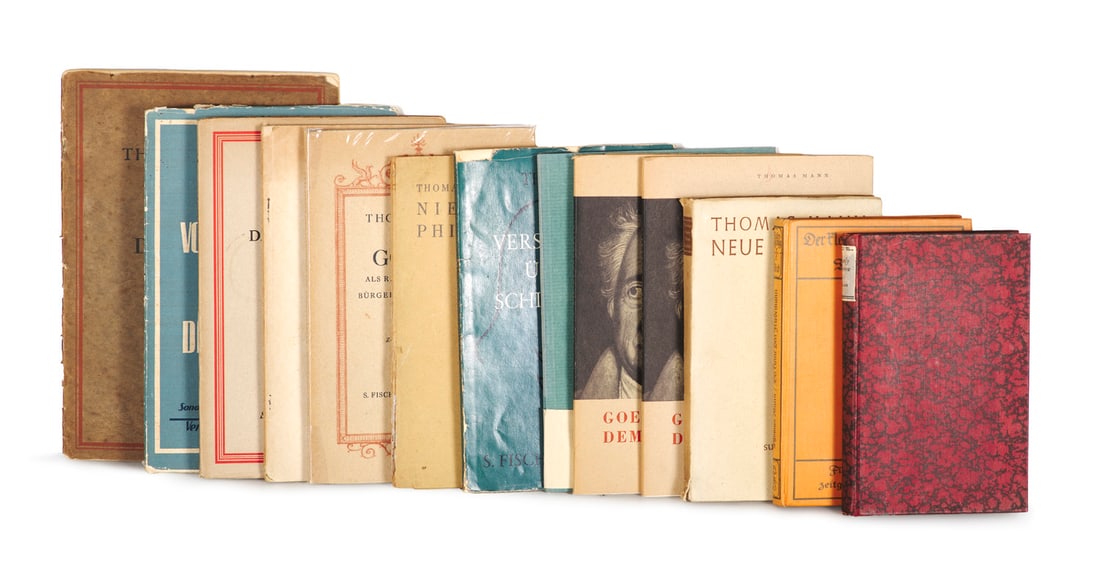 Thomas Mann Sammlung von 13 Werken von Thomas Mann. 1909-1955. 8°.: Mann, ThomasSammlung von 13 Werken von Thomas Mann. 1909-1955. 8°.Enthält: Von Deutscher Republik. Berlin, S. Fischer, 1923. Broschur. - Vom Zukünftigen Sieg der Demokratie. Zürich